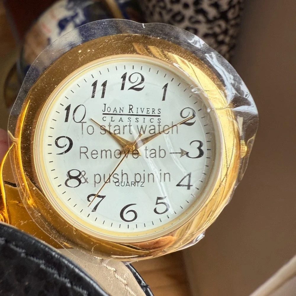 Joan Rivers Goldtone Vintage Pocket Watch with Magnifying Loupe - Picture 8 of 10